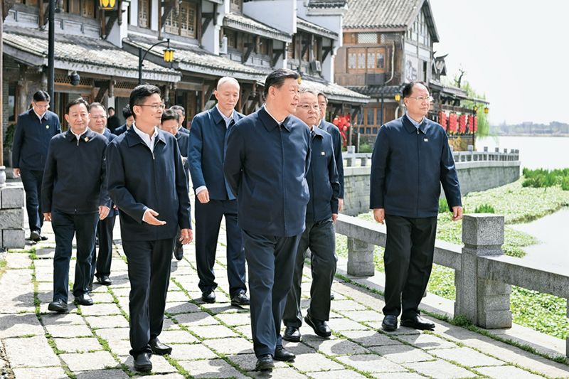 2024年3月18日至21日,中共中央总书记、国家主席、中央军委主席习近平在湖南考察。这是19日上午,习近平在常德河街考察。 新华社记者 谢环驰/摄